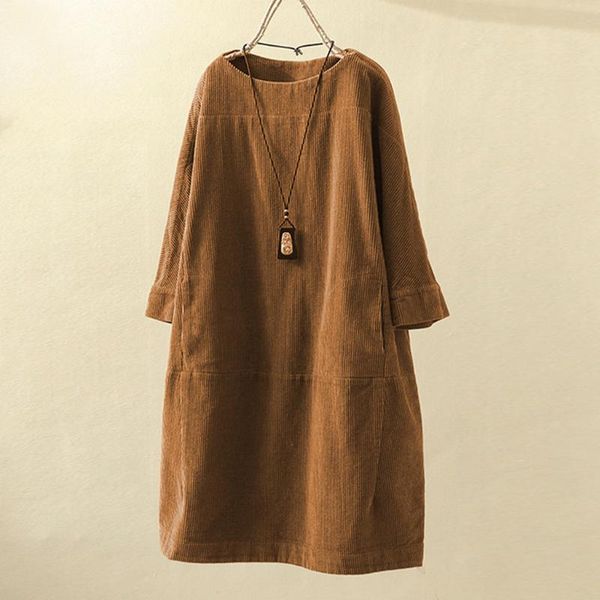 casual dresses autumn women warm pockets corduroy dress loose midi robe femme fashion 2021 solid color, Black;gray
casual dresses autumn women warm pockets corduroy dress loose midi robe femme fashion 2021 solid color, Black;gray