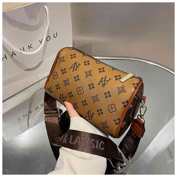 2022 factory wholesale small female fashion large capacity one shoulder bucket texture versatile messenger handbag
2022 factory wholesale small female fashion large capacity one shoulder bucket texture versatile messenger handbag