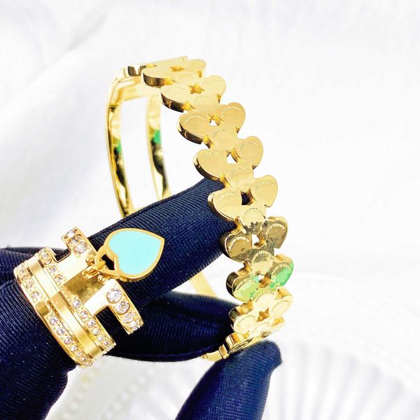 new fashion love bangles bracelets female gold plating wholesale famous brand stainless steel bangles for women jewelry q0717, Black
new fashion love bangles bracelets female gold plating wholesale famous brand stainless steel bangles for women jewelry q0717, Black