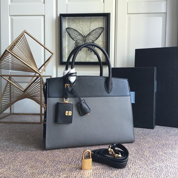 the latest womens designer handbags adjustable long belt contracted fashion perfect for everyone very practical atmosphere bags
the latest womens designer handbags adjustable long belt contracted fashion perfect for everyone very practical atmosphere bags