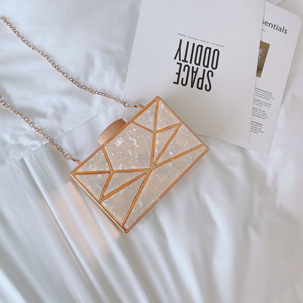 2021 marble acrylic handbag simple fashion summer chain small square women, Black;red
2021 marble acrylic handbag simple fashion summer chain small square women, Black;red