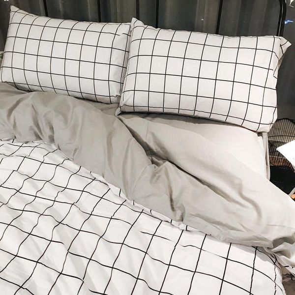 high-quality cotton four-piece suit soft and comfortable simple gray plaid three-piece household bedding sets
high-quality cotton four-piece suit soft and comfortable simple gray plaid three-piece household bedding sets