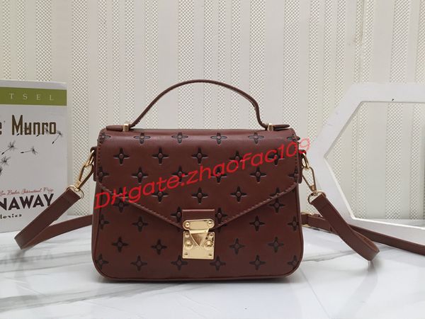 women messenger bag lady fashion luxurys handbags embossing leather hasp removable straps popular female purse
women messenger bag lady fashion luxurys handbags embossing leather hasp removable straps popular female purse