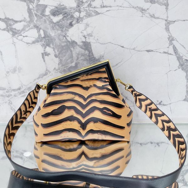 2022tiger pattern shoulder cross body bag wallet purse women leather crossbody sling bags tigers pouch clutch wallets ladies fas
2022tiger pattern shoulder cross body bag wallet purse women leather crossbody sling bags tigers pouch clutch wallets ladies fas