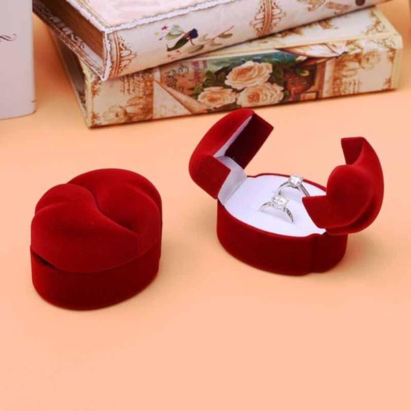 1pc 6.8x5.5x4.5cm wedding couple ring earring display storage box case red heart lovers fashion jewelry accessories gift wrap
1pc 6.8x5.5x4.5cm wedding couple ring earring display storage box case red heart lovers fashion jewelry accessories gift wrap