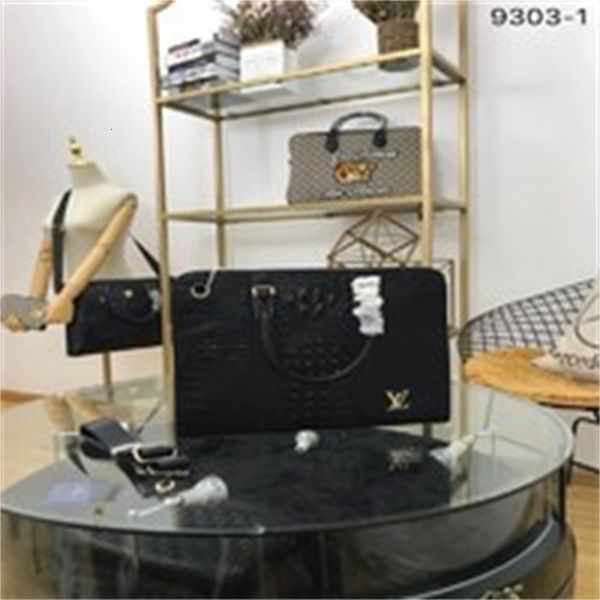 explosions luxury ugvb crocodile leather men's leather bag briefcase stall direct sales men's products, brand designer
explosions luxury ugvb crocodile leather men's leather bag briefcase stall direct sales men's products, brand designer