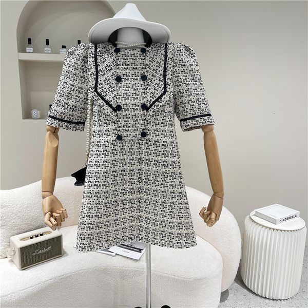 spring summer 2021 female niche design retro pretty lapel sleeve double breasted short dress, Black;gray
spring summer 2021 female niche design retro pretty lapel sleeve double breasted short dress, Black;gray