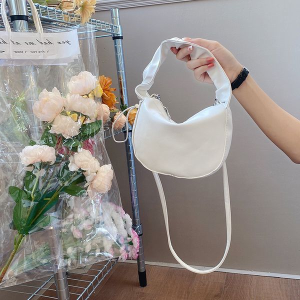 women's 2021 new fashion korean version minority fresh wrinkled cloud hand student simple single shoulder messenger bag
women's 2021 new fashion korean version minority fresh wrinkled cloud hand student simple single shoulder messenger bag