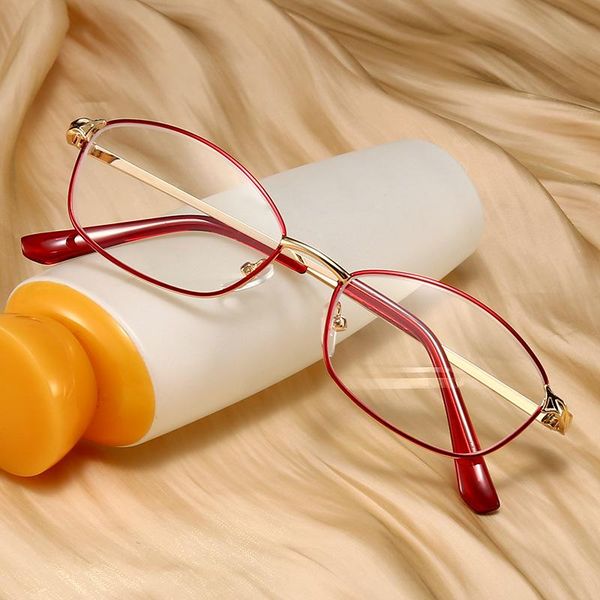 sunglasses ladies middle-aged and elderly anti-blue light reading glasses, metal temples, fashionable ultra-light glasses 1.0-4.0, White;black
sunglasses ladies middle-aged and elderly anti-blue light reading glasses, metal temples, fashionable ultra-light glasses 1.0-4.0, White;black