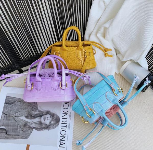 one-shoulder messenger bag patent leather crocodile pattern drawstring handbag solid color shell bags
one-shoulder messenger bag patent leather crocodile pattern drawstring handbag solid color shell bags