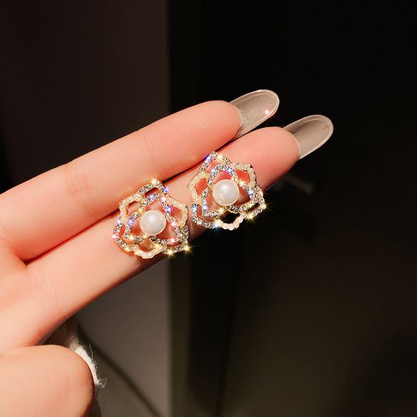 925 silver needle inlaid with diamond pearl hollow flower earrings fashion temperament earrings net red fashion ear accessories, Golden
925 silver needle inlaid with diamond pearl hollow flower earrings fashion temperament earrings net red fashion ear accessories, Golden