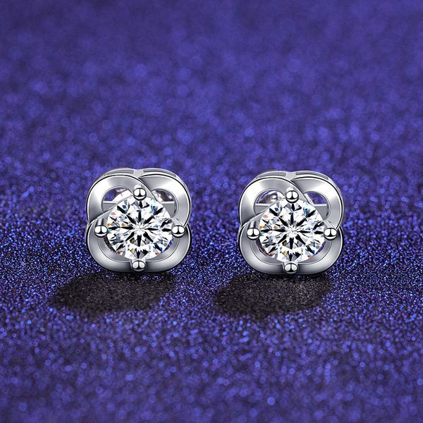 light luxury four-leaf clover stud flower earrings zircon imitation moissanite european and american fashion diamond 925 silver jewelry, Golden;silver
light luxury four-leaf clover stud flower earrings zircon imitation moissanite european and american fashion diamond 925 silver jewelry, Golden;silver