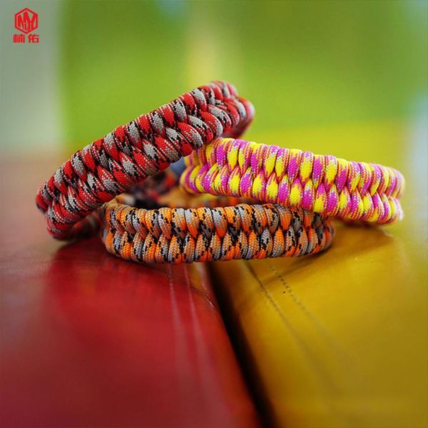 men's bracelet 1pcs lifesaving rescue camping hiking tactics survival hand-woven paracord fashion trend jewelry outdoor gadgets
men's bracelet 1pcs lifesaving rescue camping hiking tactics survival hand-woven paracord fashion trend jewelry outdoor gadgets