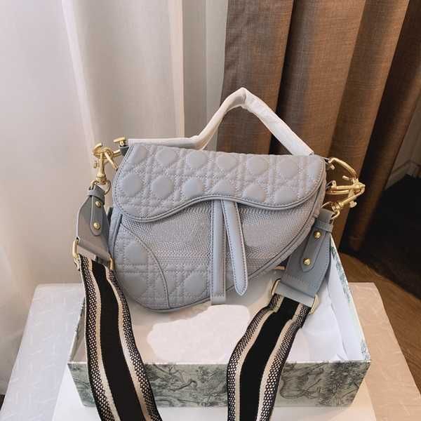2021 brand designer's shoulder bags ladies' temperament fashion luxury frosted embroidered leather portable saddle bag 8owdg desig
2021 brand designer's shoulder bags ladies' temperament fashion luxury frosted embroidered leather portable saddle bag 8owdg desig