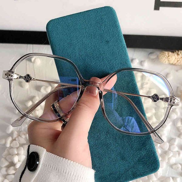 design sunglasses new tr90 blue light proof female rice nail transparent polygon frame personalized four leaf grass metal leg, White;black 
design sunglasses new tr90 blue light proof female rice nail transparent polygon frame personalized four leaf grass metal leg, White;black