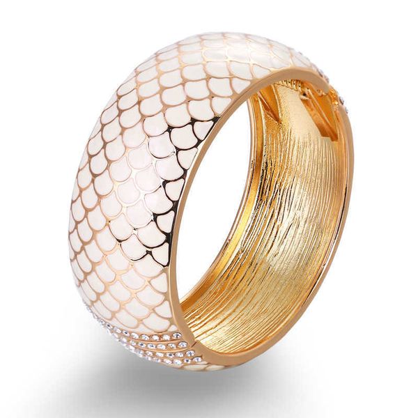 glittering fish scale pattern bracelets for women dripping oil alloy rhinestone wide bangle femme wedding jewelry q0717, Black
glittering fish scale pattern bracelets for women dripping oil alloy rhinestone wide bangle femme wedding jewelry q0717, Black