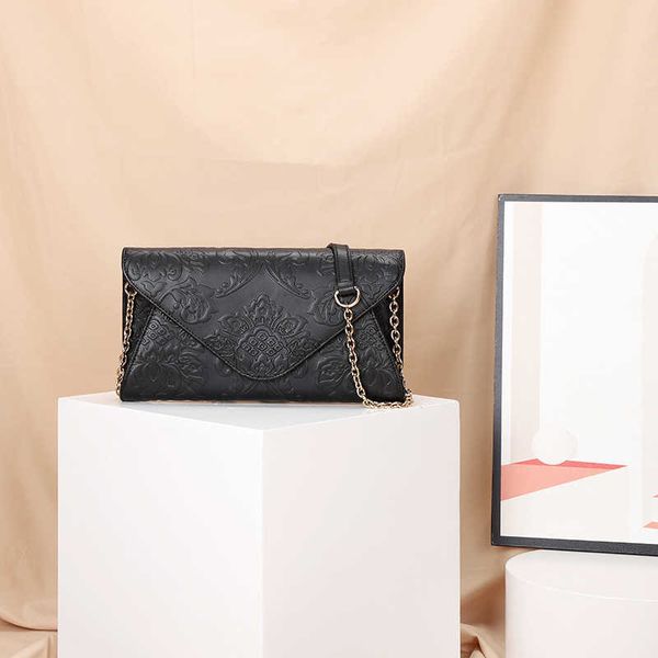 leather one shoulder messenger bag multi function horse hair envelope banquet handbag chain in autumn and winter of purse
leather one shoulder messenger bag multi function horse hair envelope banquet handbag chain in autumn and winter of purse