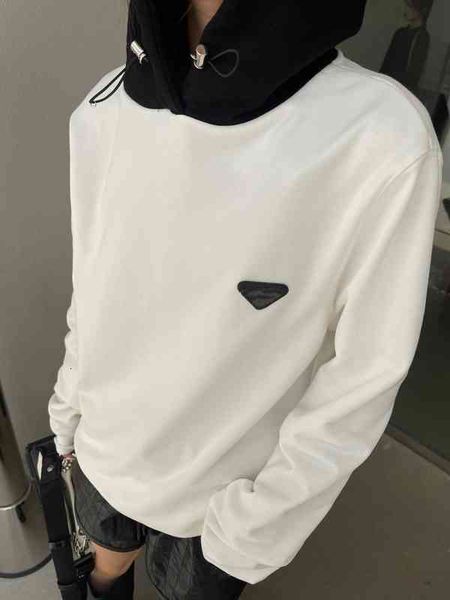 2021 early autumn women's wear p jiachao brand sweater with hat loose triangular, Black
2021 early autumn women's wear p jiachao brand sweater with hat loose triangular, Black