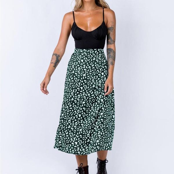 fashion elegant high-waisted long skirts chic streetwear 2021 summer casual leopard printing split skirt women, Black
fashion elegant high-waisted long skirts chic streetwear 2021 summer casual leopard printing split skirt women, Black