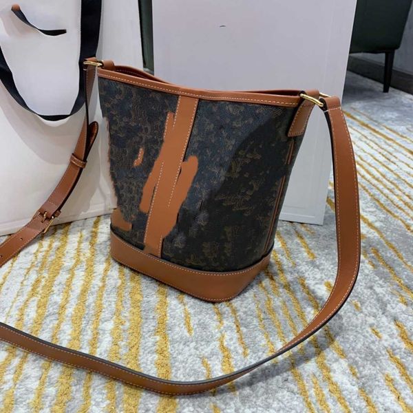 2021 original flower bucket leather women's bag high end luxury star same summer women luxurys designers bags
2021 original flower bucket leather women's bag high end luxury star same summer women luxurys designers bags