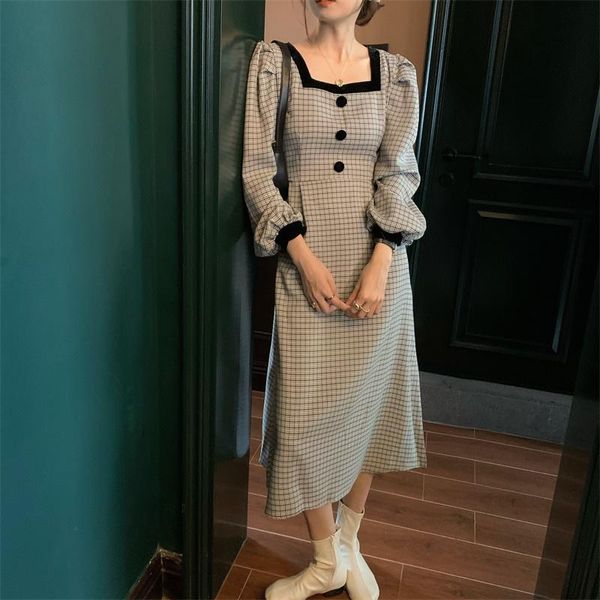 autumn 2021 korean french retro dress with small square collar and long sleeve plaid for women casual dresses, Black;gray
autumn 2021 korean french retro dress with small square collar and long sleeve plaid for women casual dresses, Black;gray