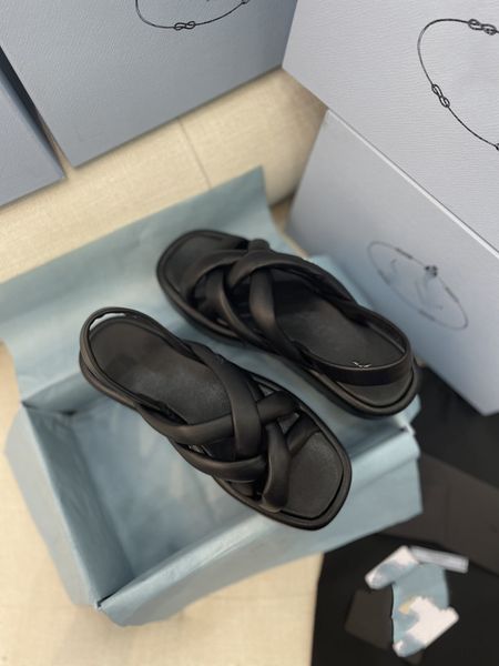 hpb 2022 women fashion classic premium brand sandals thick soled cross laces comfortable fashion simple and generous size:35-40, Black
hpb 2022 women fashion classic premium brand sandals thick soled cross laces comfortable fashion simple and generous size:35-40, Black