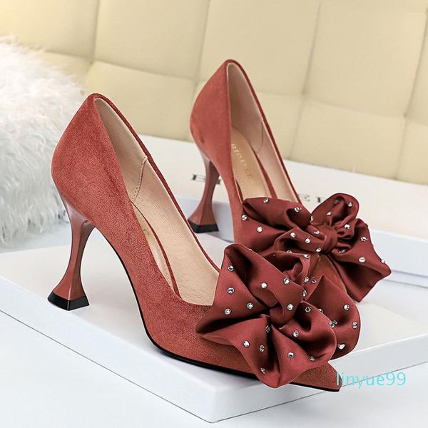 dress shoes elegant banquet heels cat heel shallow tip velvet high heeled water drill big flower women's single, Black
dress shoes elegant banquet heels cat heel shallow tip velvet high heeled water drill big flower women's single, Black