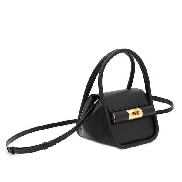 new fashion korean design gu_ de 20fw calfskin niche messenger bag dumpling hand 2021
new fashion korean design gu_ de 20fw calfskin niche messenger bag dumpling hand 2021