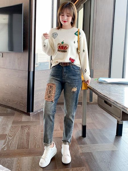 fashion bright silk crown warm and comfortable sweater garment jeans suit + retro female winter plus sizes large size women's two piece, White
fashion bright silk crown warm and comfortable sweater garment jeans suit + retro female winter plus sizes large size women's two piece, White