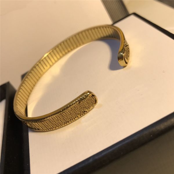 2021 new fashion temperament, retro, high-end quality, double-letter clockwork, open bracelet, female charm bracelet, gift for girls' j, Golden;silver
2021 new fashion temperament, retro, high-end quality, double-letter clockwork, open bracelet, female charm bracelet, gift for girls' j, Golden;silver