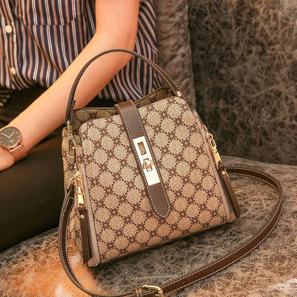 luxury handbags 2021 leather women's msenger simple fashion versatile bucket bag trend
luxury handbags 2021 leather women's msenger simple fashion versatile bucket bag trend