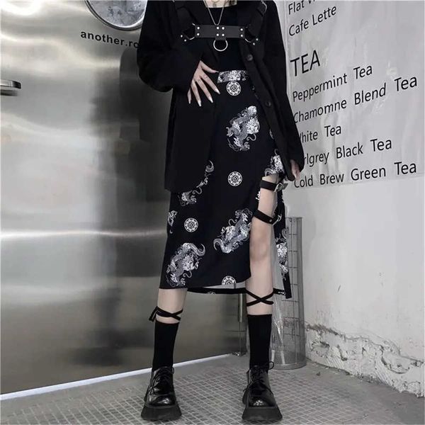 gothic punk hip hop cargo skirts women harajuke high waist belt buckle black long skirts dragon pattern streetwear saia female 210619
gothic punk hip hop cargo skirts women harajuke high waist belt buckle black long skirts dragon pattern streetwear saia female 210619
