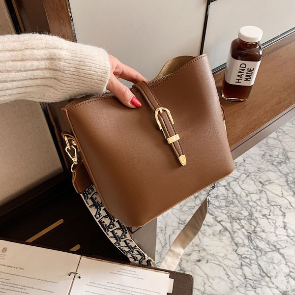 2021 superior suppliers bag women bags handbags canvas saddle fashion hand tote transparent japanese and korean style simple 24-90
2021 superior suppliers bag women bags handbags canvas saddle fashion hand tote transparent japanese and korean style simple 24-90