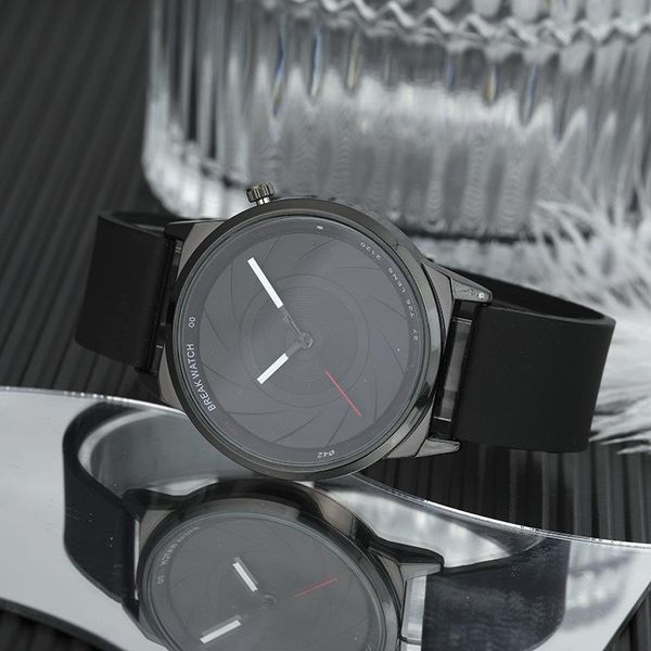 wristwatches famose brand men sports watch 2021 fashion casual silicone strap wristwatch analog male military clock relogio masculino, Slivery;brown
wristwatches famose brand men sports watch 2021 fashion casual silicone strap wristwatch analog male military clock relogio masculino, Slivery;brown