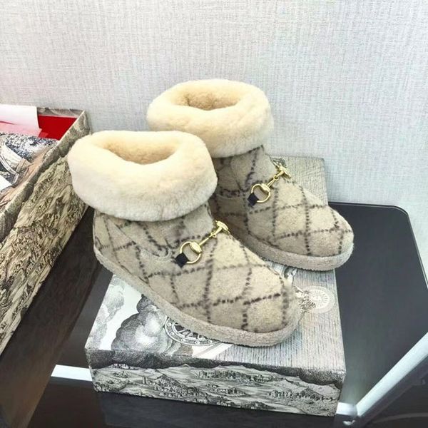 2021 autumn winter warm designer snow boots martin desert bo ots leather rough w ear-resistant velvet platform r shoes size 35-40, Black
2021 autumn winter warm designer snow boots martin desert bo ots leather rough w ear-resistant velvet platform r shoes size 35-40, Black