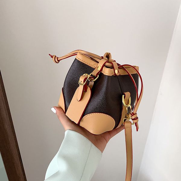 factory direct sale 75% off 2021 personalized women's pocket trend new spring and small single shoulder slanting cross leisure bags
factory direct sale 75% off 2021 personalized women's pocket trend new spring and small single shoulder slanting cross leisure bags