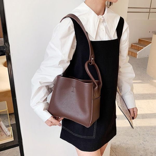 cross body bag female large capacity 2021 trendy fashion texture vegetable basket handbag shoulder messenger bucket
cross body bag female large capacity 2021 trendy fashion texture vegetable basket handbag shoulder messenger bucket