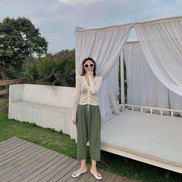 women's sweaters 2021 summer korean style v neck thin sweater see through knitted long sleeve womens lace up tee shirt femme (r4484), White;black
women's sweaters 2021 summer korean style v neck thin sweater see through knitted long sleeve womens lace up tee shirt femme (r4484), White;black