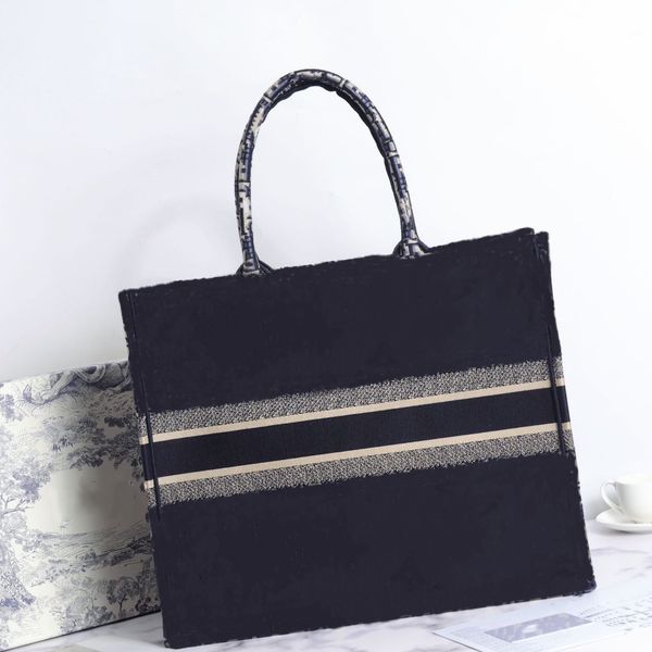 2021luxury quality classic brand 41.5 cm blue black shopping bag embroidered canvas large capacity high-quality handbag women's shoulde
2021luxury quality classic brand 41.5 cm blue black shopping bag embroidered canvas large capacity high-quality handbag women's shoulde