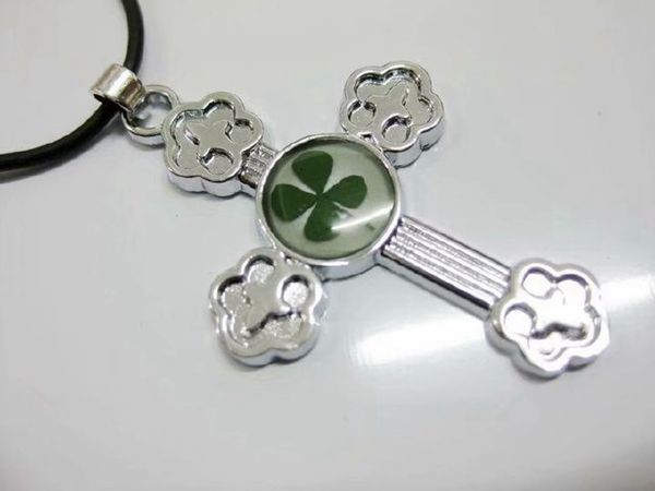 100 pcs shamrock lucky clover pendant four leaf clover real jewelry gifts, Silver
100 pcs shamrock lucky clover pendant four leaf clover real jewelry gifts, Silver