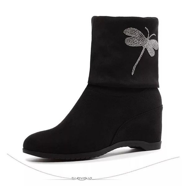 boots 2021 autumn women's round toe wedge work plus velvet to keep warm on both sides suede elastic dragonfly rhinestones, Black
boots 2021 autumn women's round toe wedge work plus velvet to keep warm on both sides suede elastic dragonfly rhinestones, Black