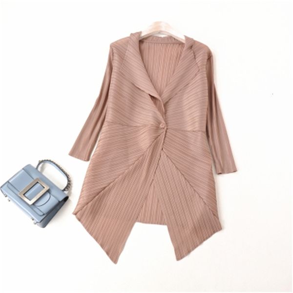 dresses miyake folds soild turndown collar single button dovetail irregular coat, White
dresses miyake folds soild turndown collar single button dovetail irregular coat, White