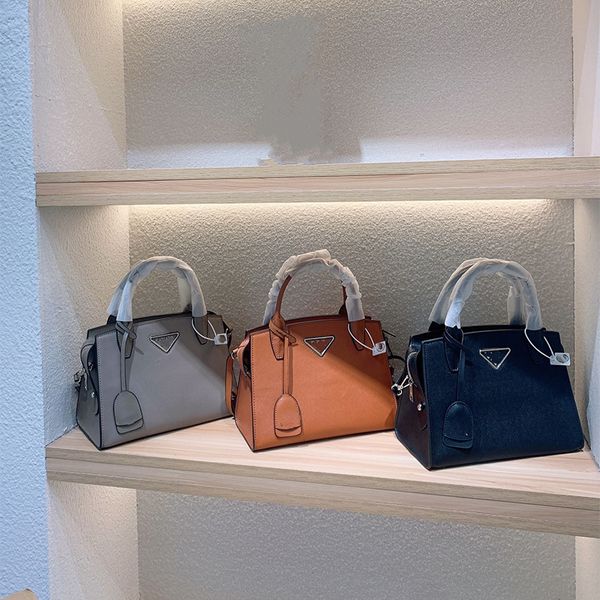 2021 style high-end classic designer ladies fashion bags big-name leather handbag messenger bag cross body
2021 style high-end classic designer ladies fashion bags big-name leather handbag messenger bag cross body