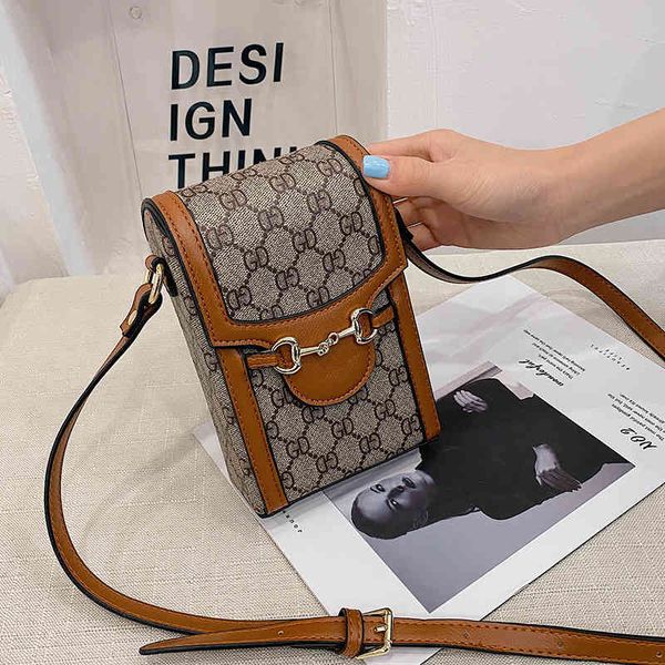 summer little girl's 2021 new letter printed mobile phone bag single shoulder cross small square mini box bag
summer little girl's 2021 new letter printed mobile phone bag single shoulder cross small square mini box bag