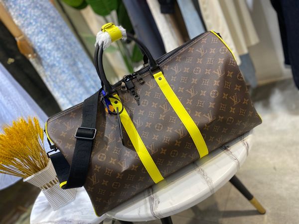 louis den 2021 men and women fashion duffel bag leather travel bag men handling luggage gentleman business handbag shoulder strap
louis den 2021 men and women fashion duffel bag leather travel bag men handling luggage gentleman business handbag shoulder strap