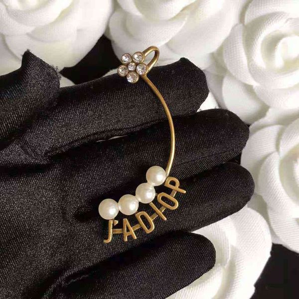 luxury jewelry new letter star unilateral ear clip women's net red fashion pearl earrings, Golden
luxury jewelry new letter star unilateral ear clip women's net red fashion pearl earrings, Golden