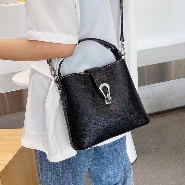 evening bags women's bag 2021 fashion korean leather portable messenger large capacity bucket
evening bags women's bag 2021 fashion korean leather portable messenger large capacity bucket
