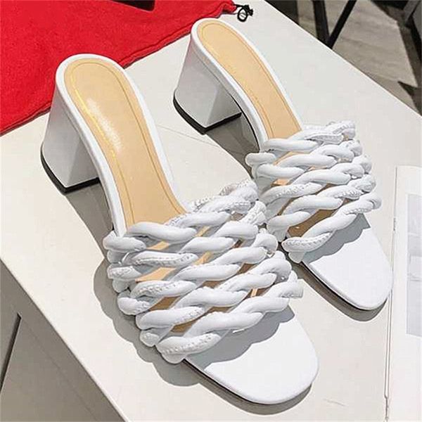 2021 spring new woven sandals and slippers fashion all-match female slippersthick heel high-heeled buty damskie elegant simple, Black
2021 spring new woven sandals and slippers fashion all-match female slippersthick heel high-heeled buty damskie elegant simple, Black