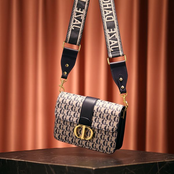 product recommendation high-grade wide shoulder belt women's bag 2021 new foreign style messenger
product recommendation high-grade wide shoulder belt women's bag 2021 new foreign style messenger