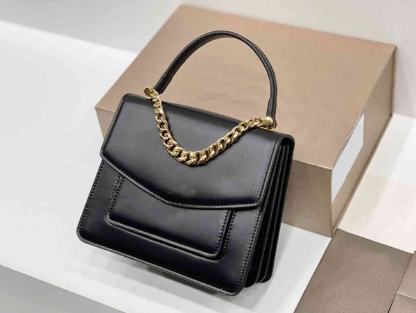 evening bags 2021 women's shoulder bag designer market exquisite fabric hardware perfect details single rope fashion soft and comf
evening bags 2021 women's shoulder bag designer market exquisite fabric hardware perfect details single rope fashion soft and comf